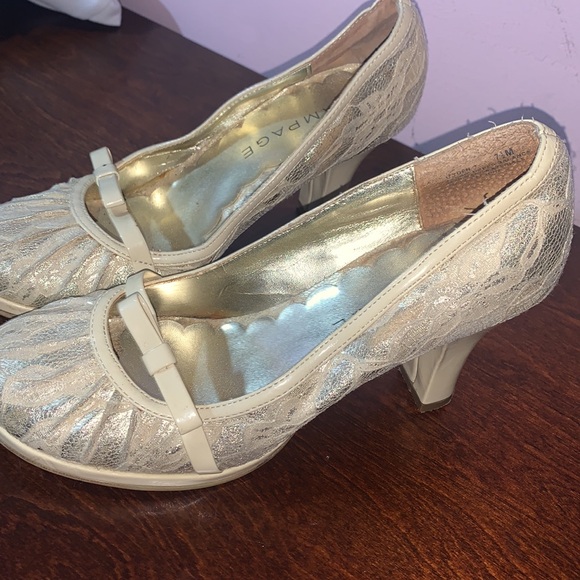 Rampage Ivory Lace covered pumps - Picture 4 of 7